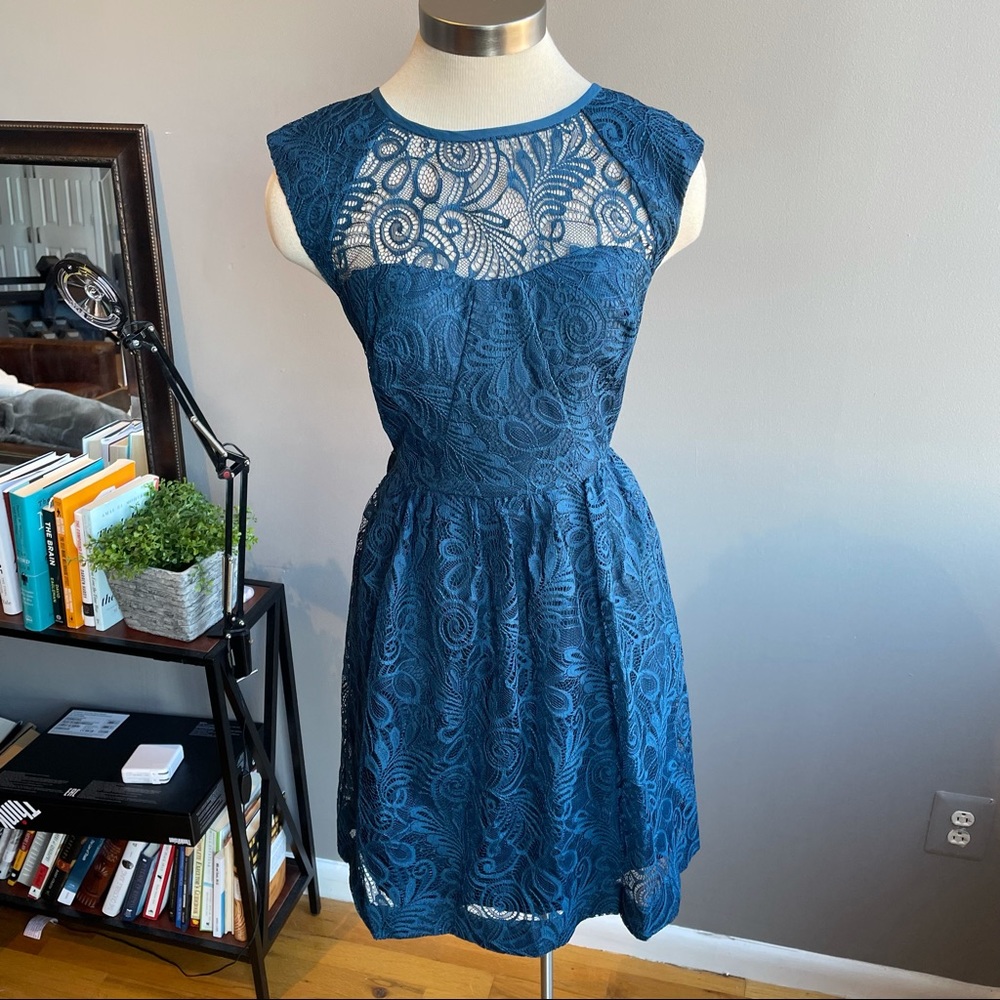 Trina Turk Cagney Lace dress mystic blue, size 6. - Picture 3 of 10